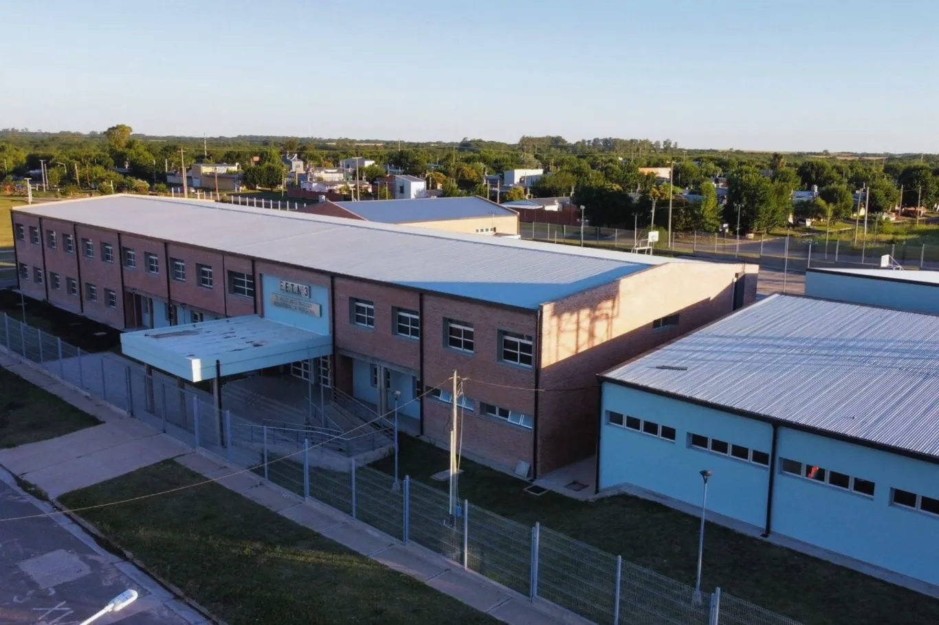 La EET Nº 3 Marsiglia avanza con la mudanza para iniciar el ciclo lectivo en su nuevo edificio