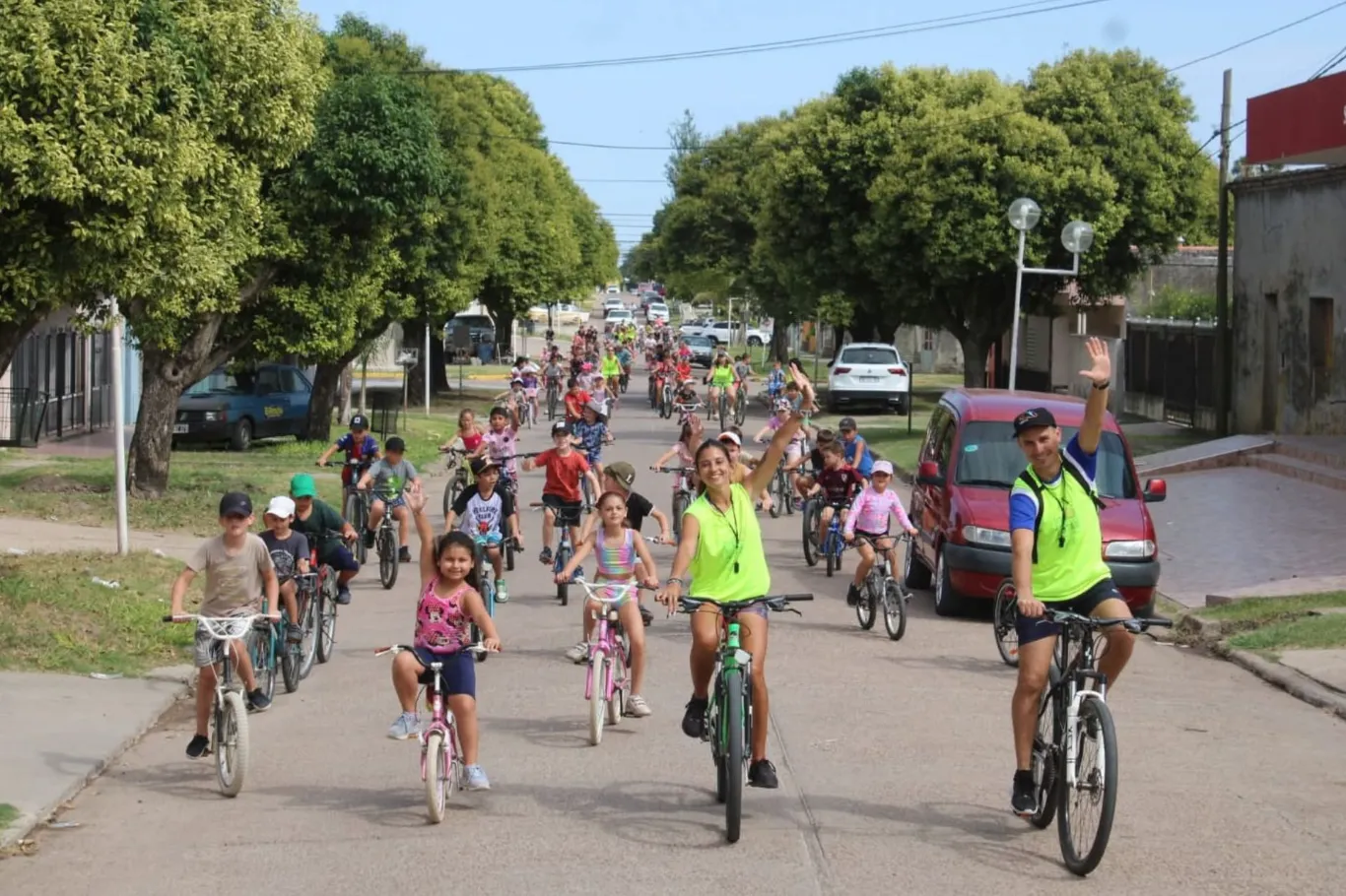En Seguí los chicos disfrutaron de una jornada de juegos acuáticos y campamento