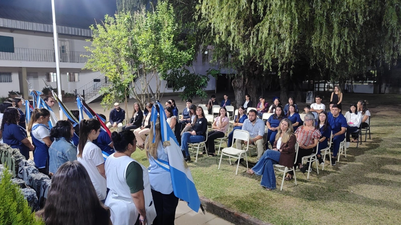 El CGE entregó mochilas técnicas a estudiantes de Enfermería en Villa Paranacito