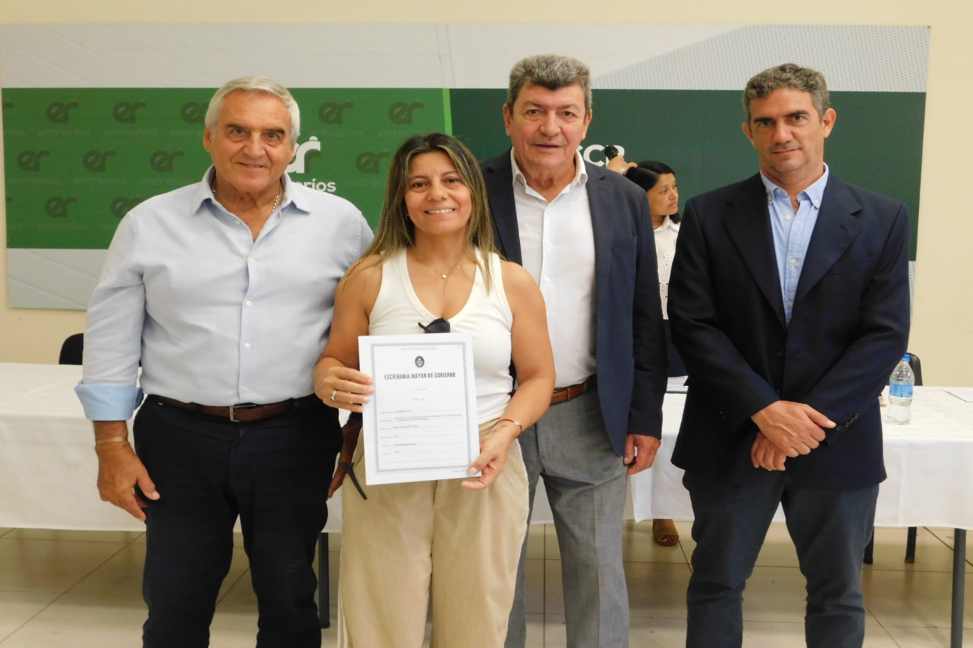 Familias de Concordia recibieron las escrituras de sus viviendas