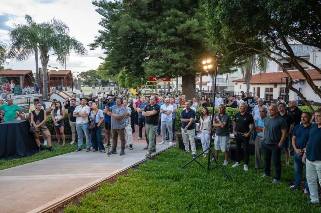 El gobierno acompañó la inauguración de un gimnasio con tecnología de vanguardia