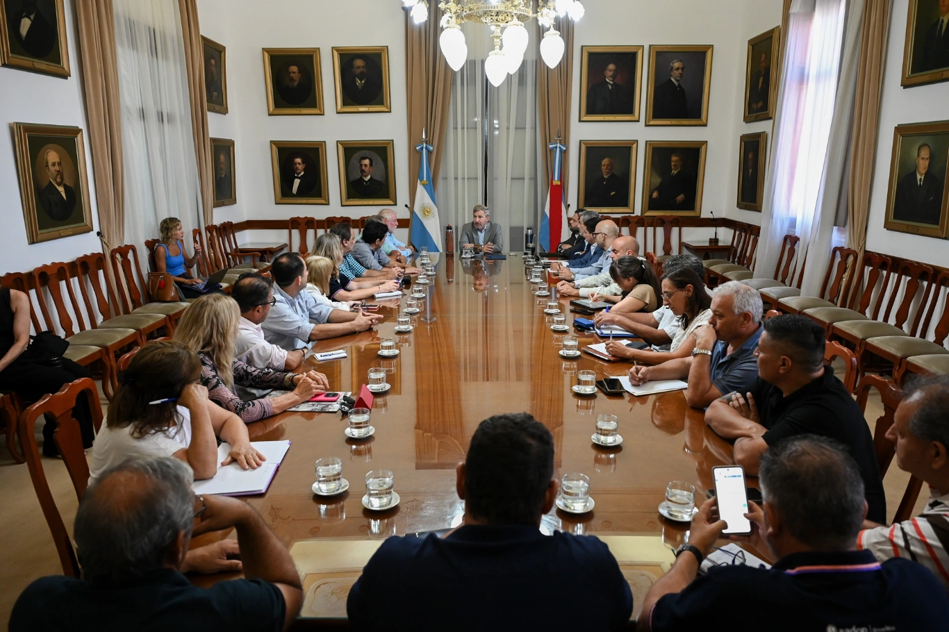 El Gobierno presentó a los gremios docentes y estatales el proyecto de reforma previsional