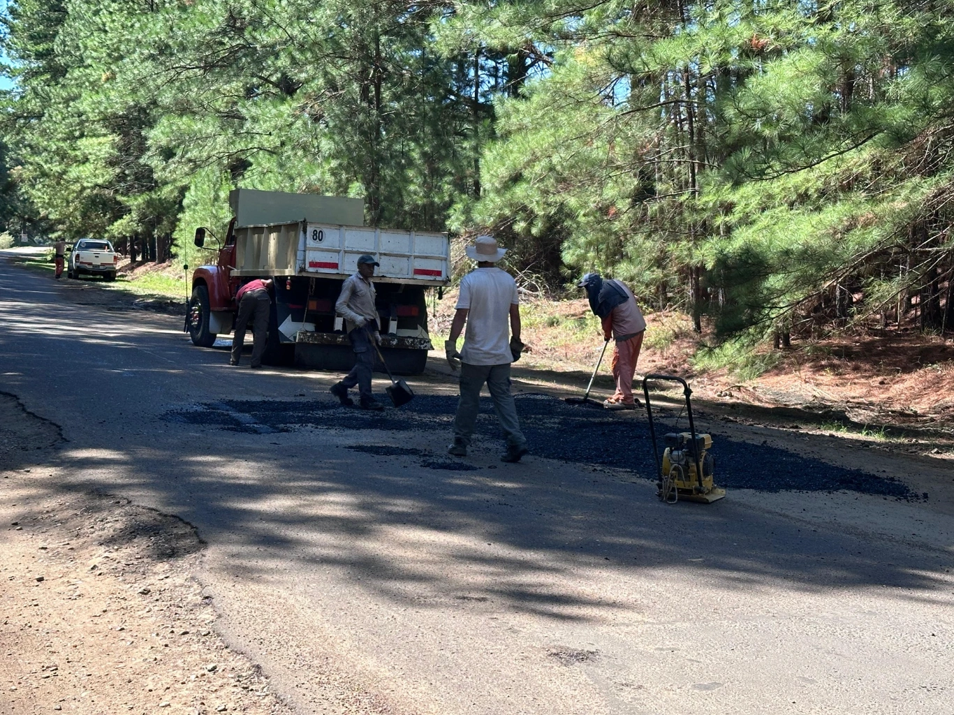 Comenzó la obra de bacheo en accesos clave al Lago de Salto Grande