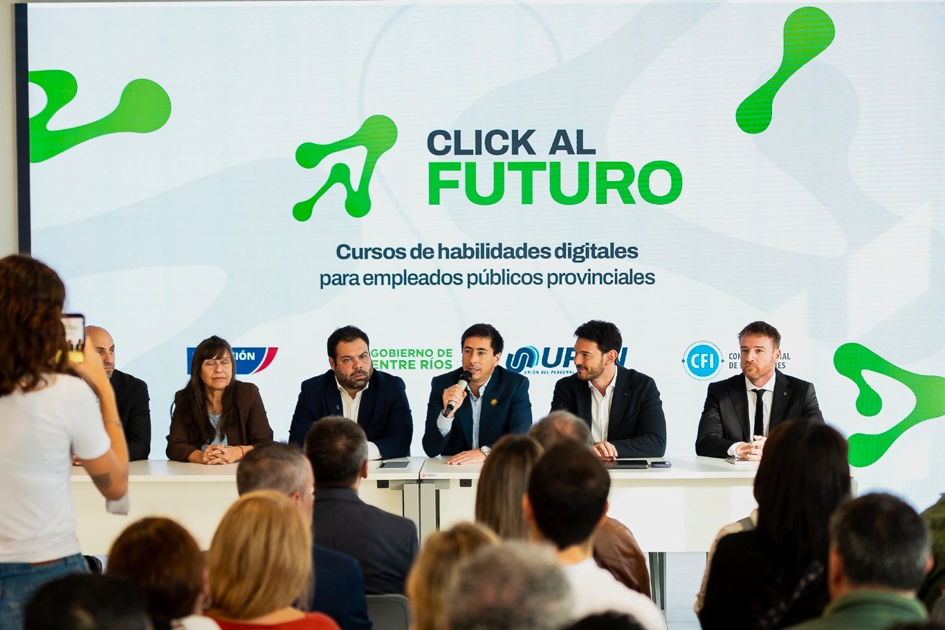 Entre Ríos lanzó Click al Futuro, un programa de formación en habilidades digitales para empleados p
