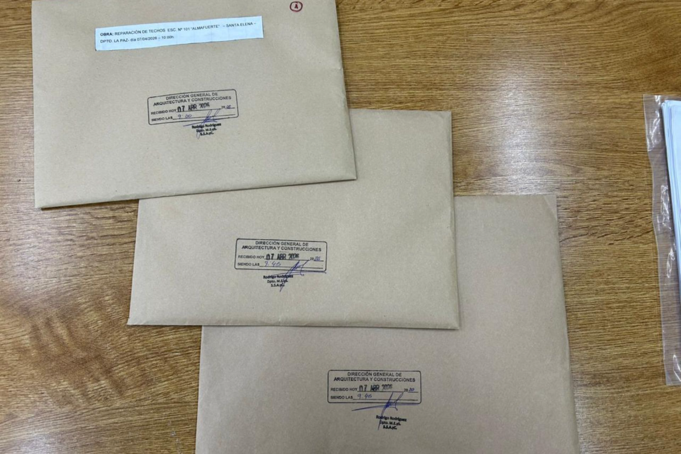 Se presentaron tres oferentes para la reparación de techos en escuela de Santa Elena