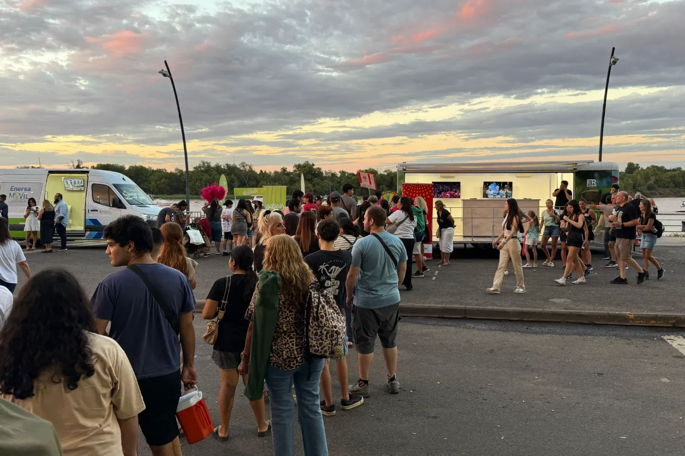 La Oficina Móvil de Turismo recorre las fiestas entrerrianas con una propuesta interactiva