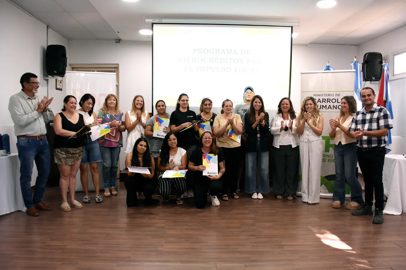 Desarrollo Humano fortaleció procesos de emprendedurismo con la entrega de microcréditos en Ramírez