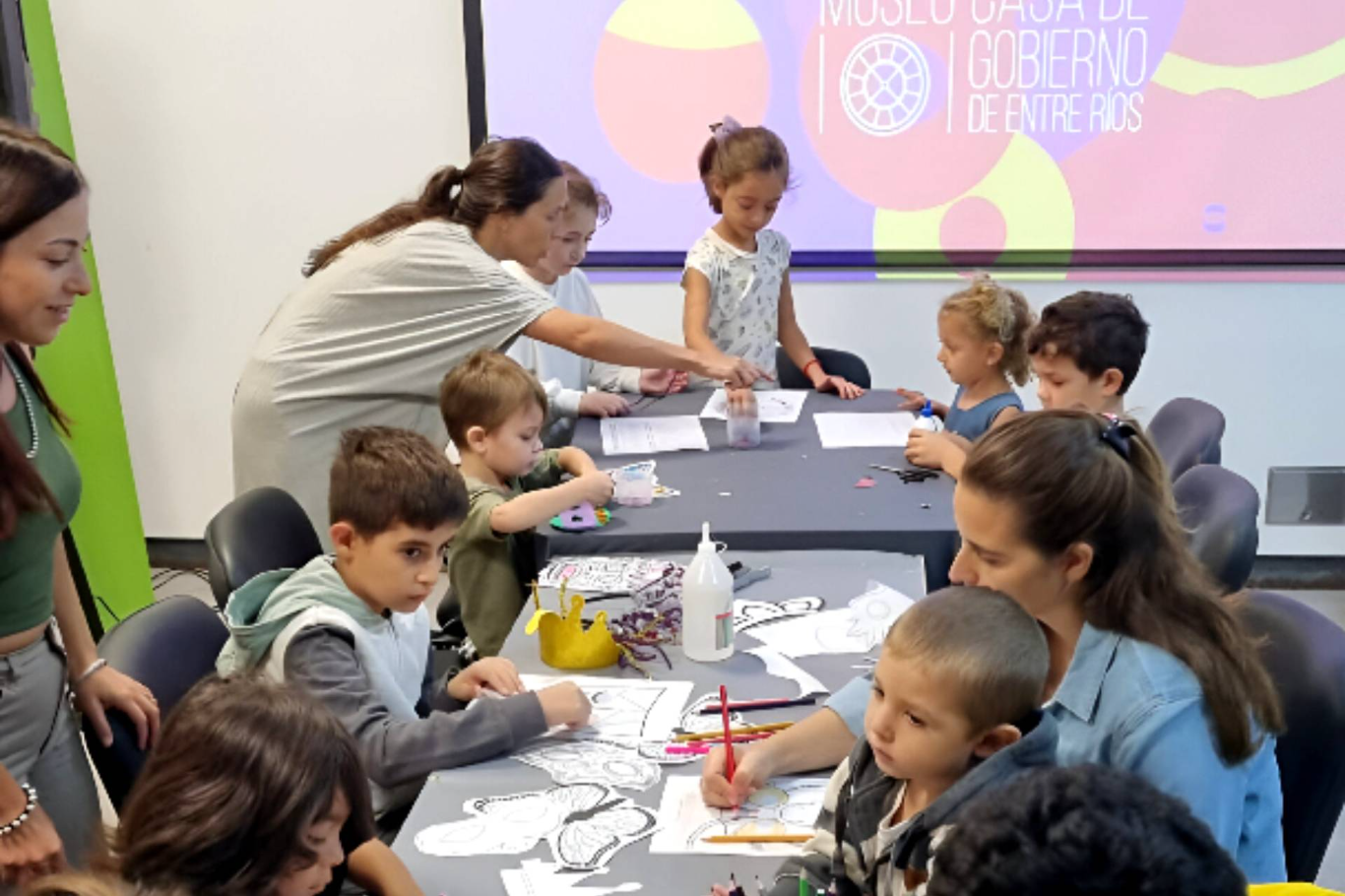 Invitan a un taller de máscaras y antifaces de carnaval en el Museo Casa de Gobierno
