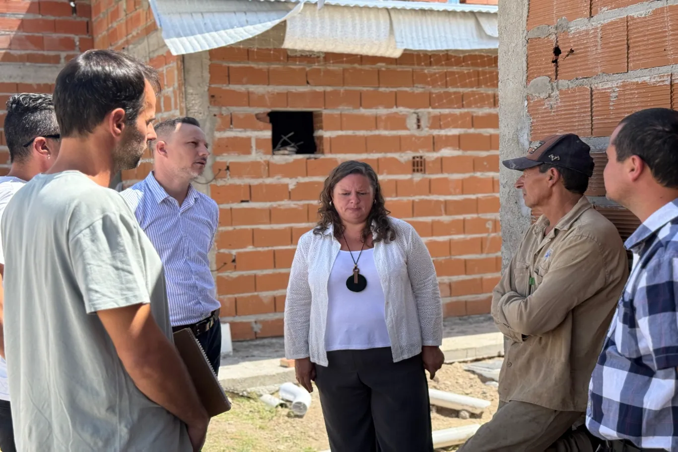 Recorrieron viviendas que se construyen en General Ramírez