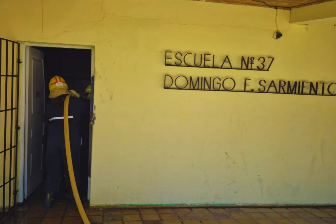 Bomberos Voluntarios de Hernandarias se sumaron a la recuperación de la Escuela N° 37 de Piedras Bla