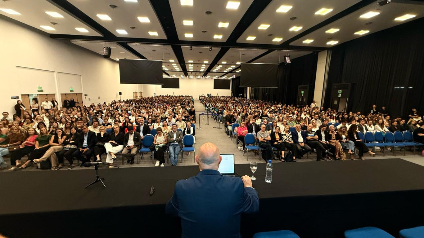 Gran convocatoria en el inicio de las VIII Jornadas Regionales de Educación