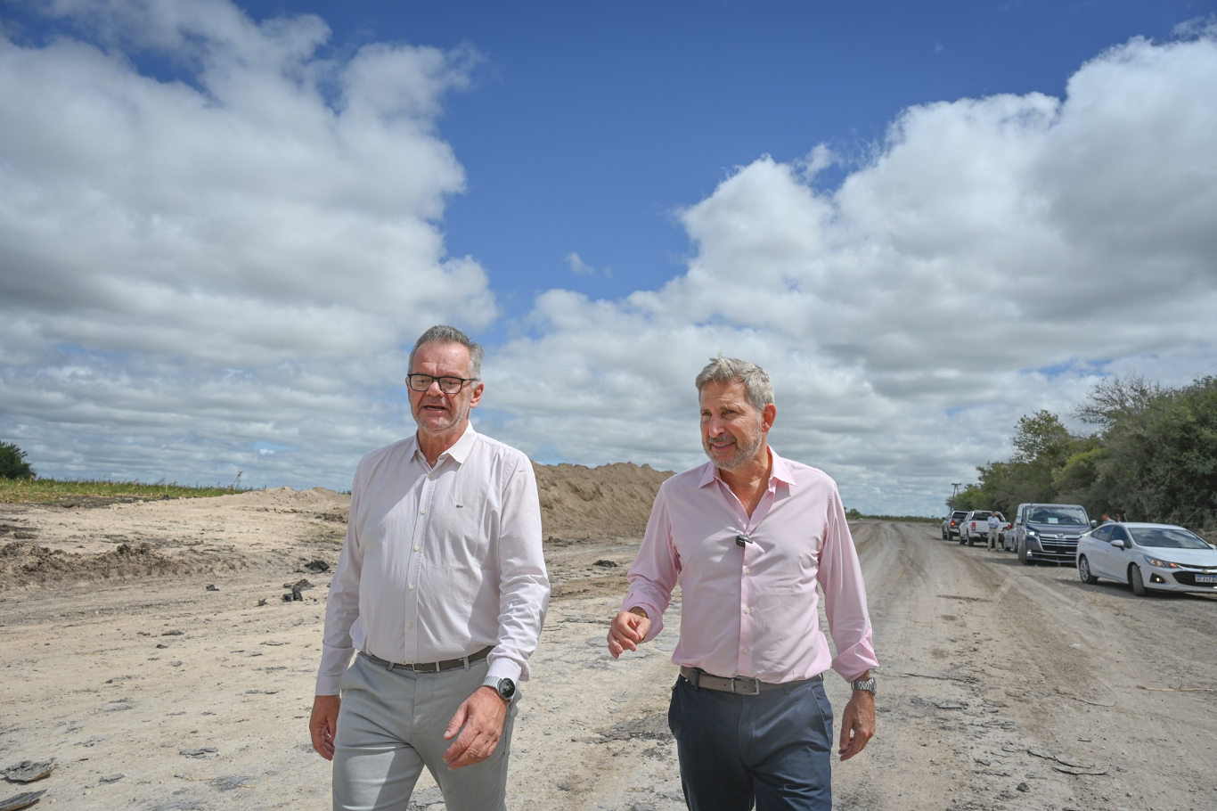 Frigerio recorrió la obra de reconstrucción del camino entre Viale y Arroyo El Durazno