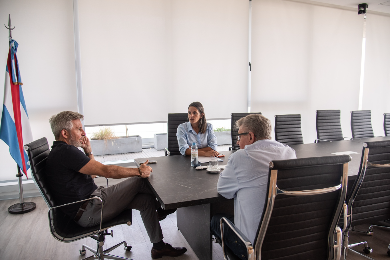 El gobernador recibió a la intendenta de Alcaraz para analizar la gestión y el avance de obras