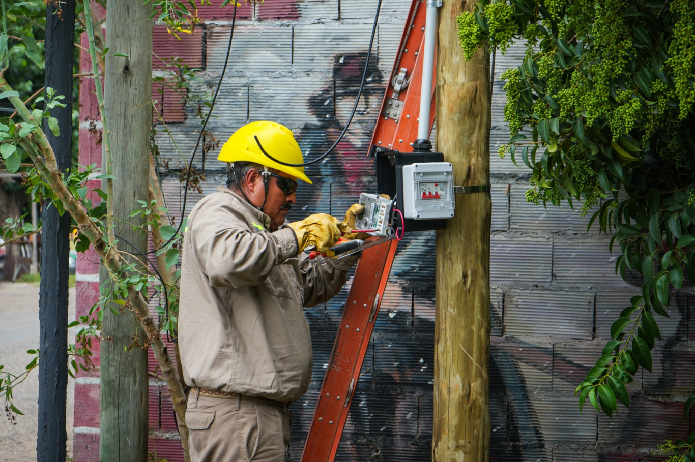 Enersa: El Plan de Lucha contra las Conexiones Clandestinas, en 2026 ya superó 1.000 usuarios regula
