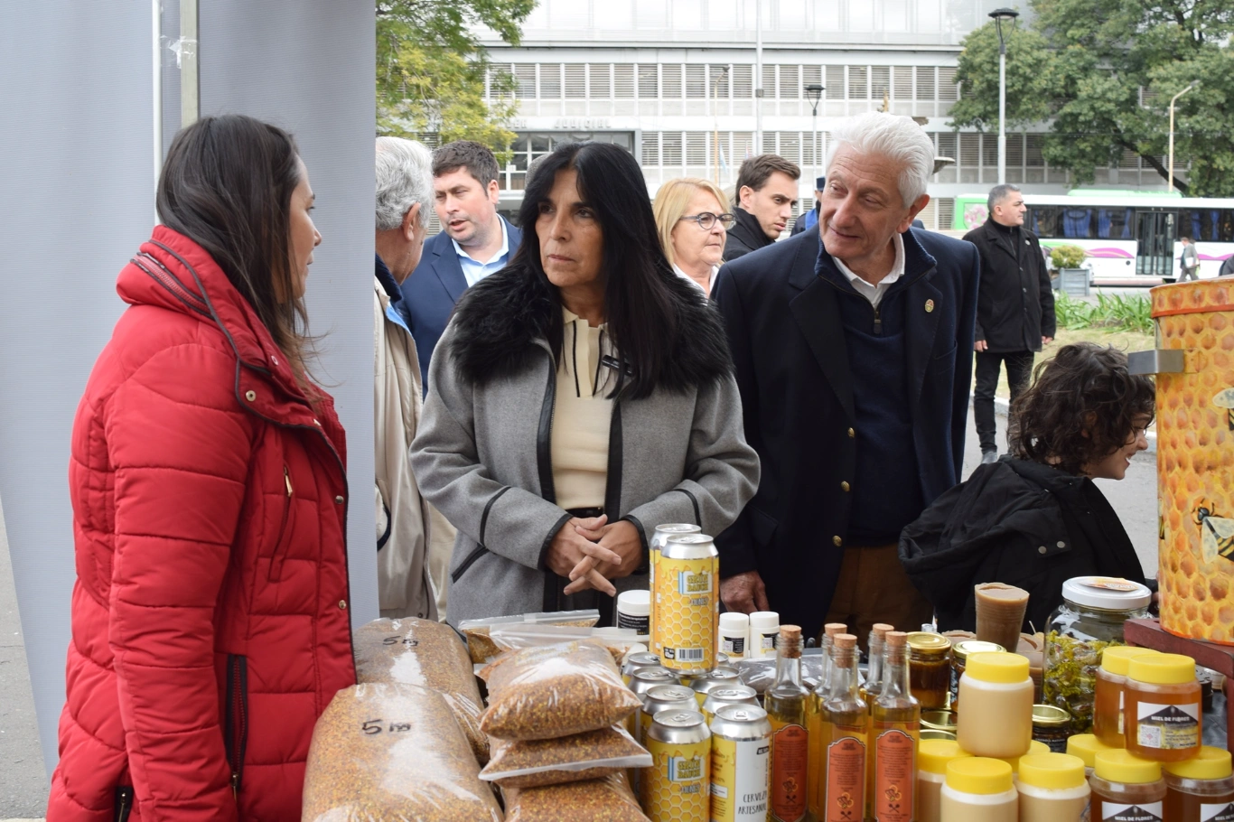 La Semana de la Miel en Entre Ríos arrancó en Plaza Mansilla