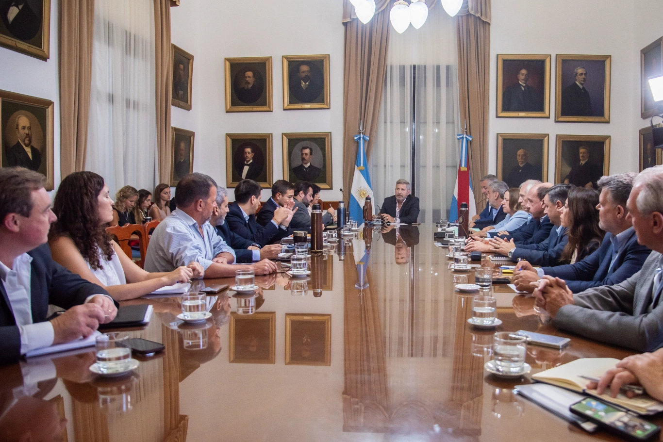 Con eje en infraestructura vial y gestión de recursos se realizó una nueva reunión de gabinete