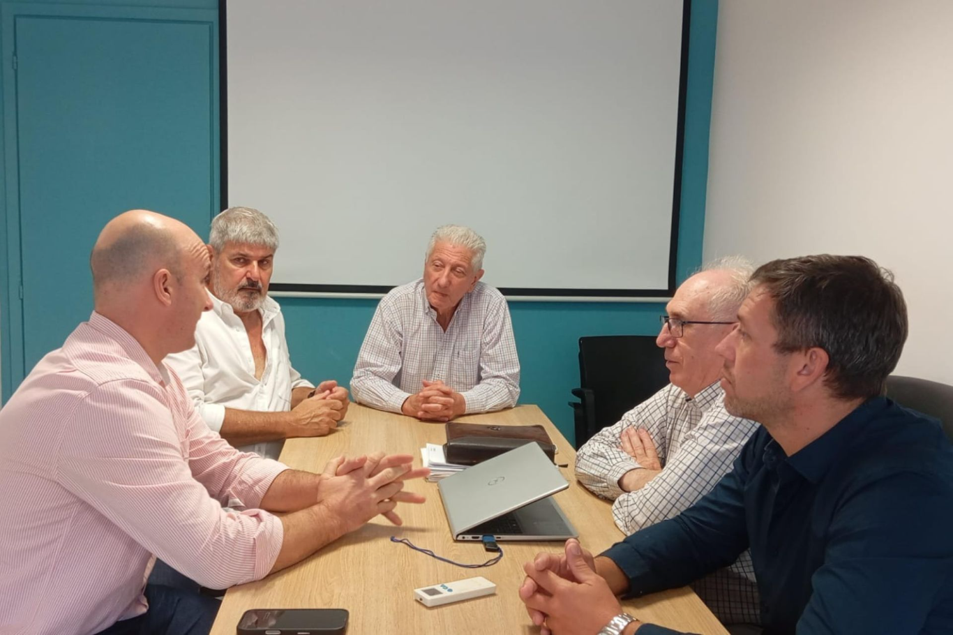 El gobierno provincial abordó la situación del sector porcino