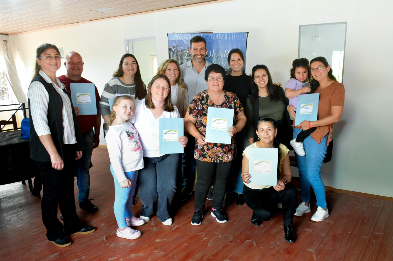 Desarrollo Humano acompañó a emprendedores con la entrega de microcréditos en El Solar