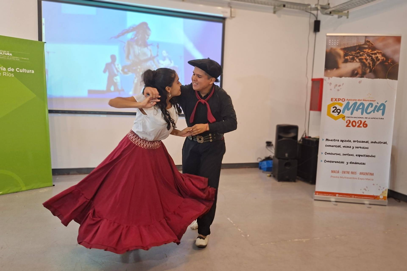 Se presentó la Fiesta Nacional de la Apicultura en Maciá