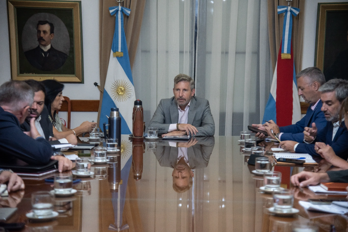 En gabinete, Frigerio monitoreó la ayuda de la provincia a las ciudades afectadas por el temporal