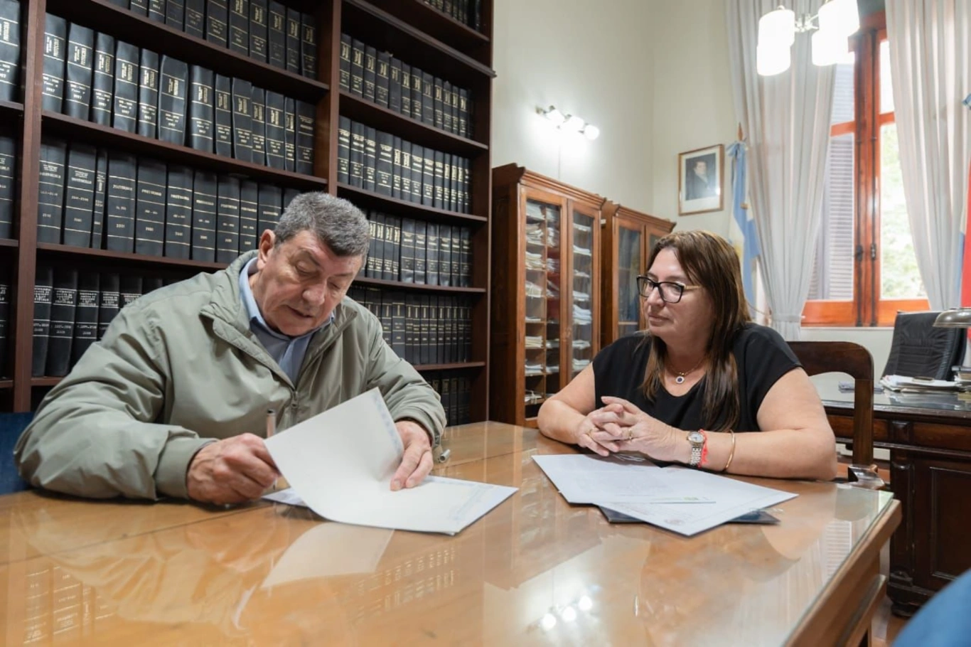 El gobierno provincial firmó el contrato para la construcción de 15 viviendas en San Jaime de la Fro