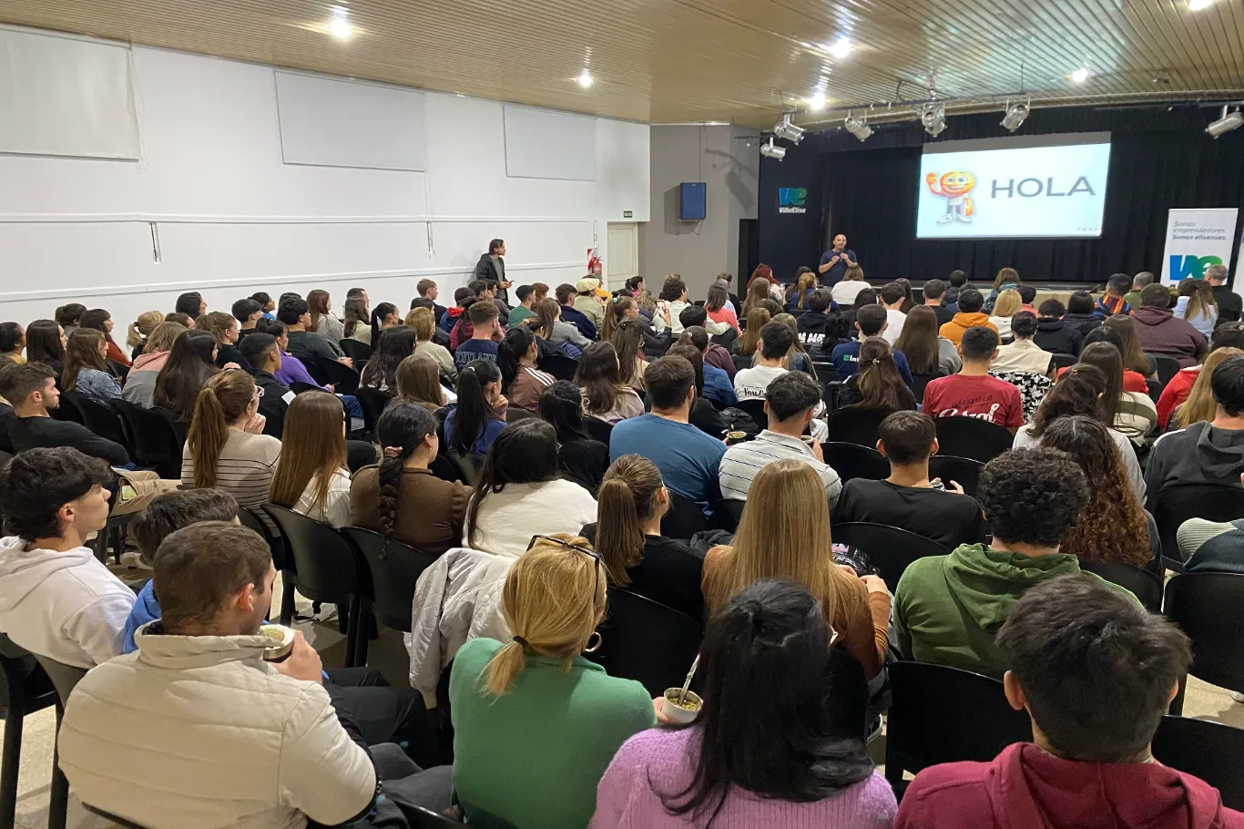 Durante 2025, la provincia capacitó a unos 4.000 emprendedores