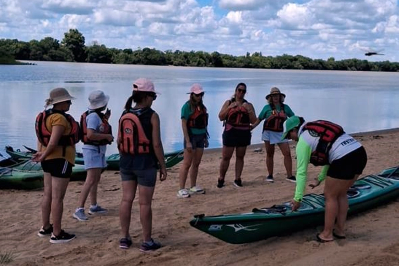 Adultos mayores participaron de una jornada de integración en el parque natural Islas y Canales Verd