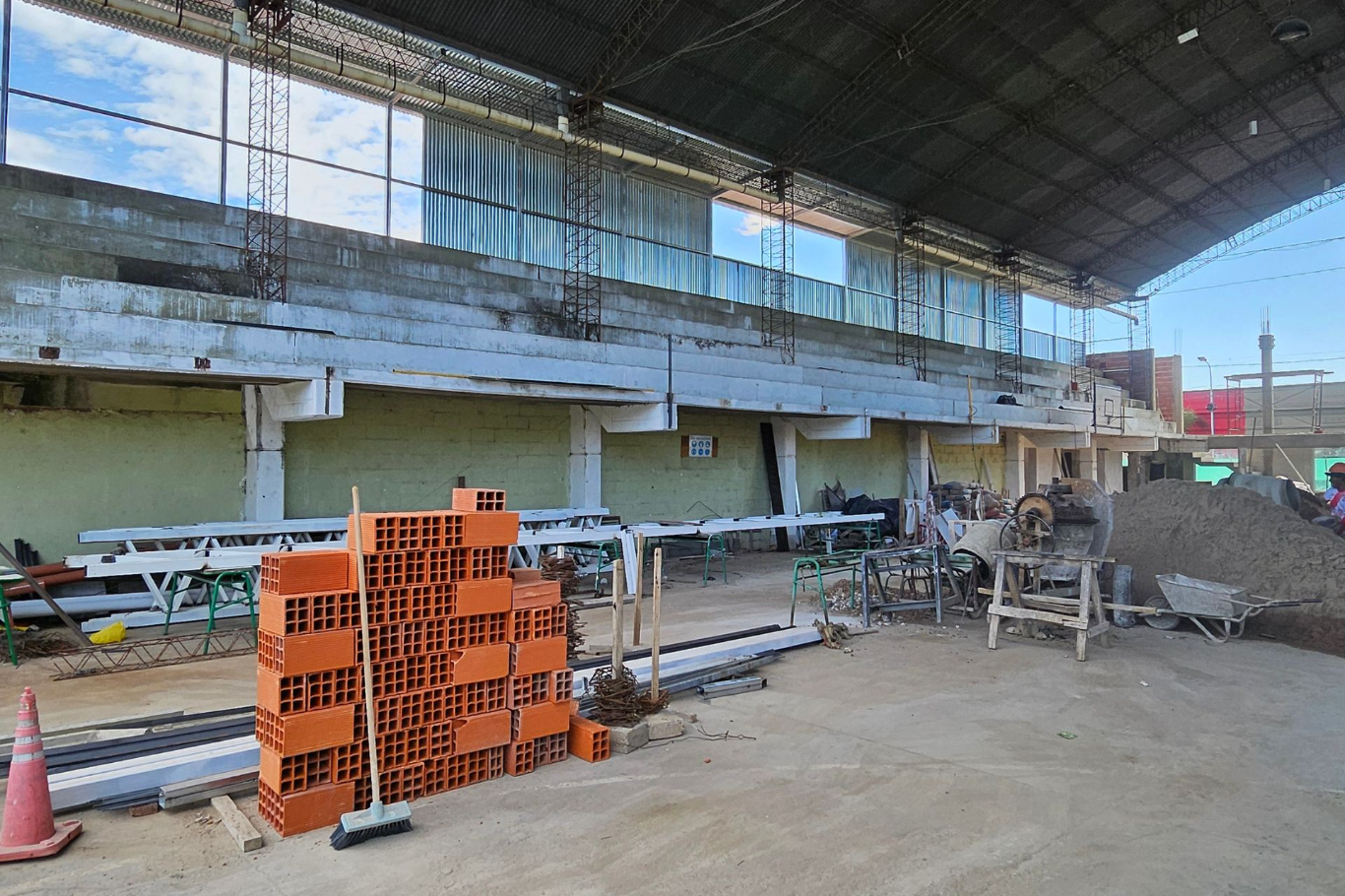 Se ejecutan obras para refuncionalizar gimnasio escolar en Concordia