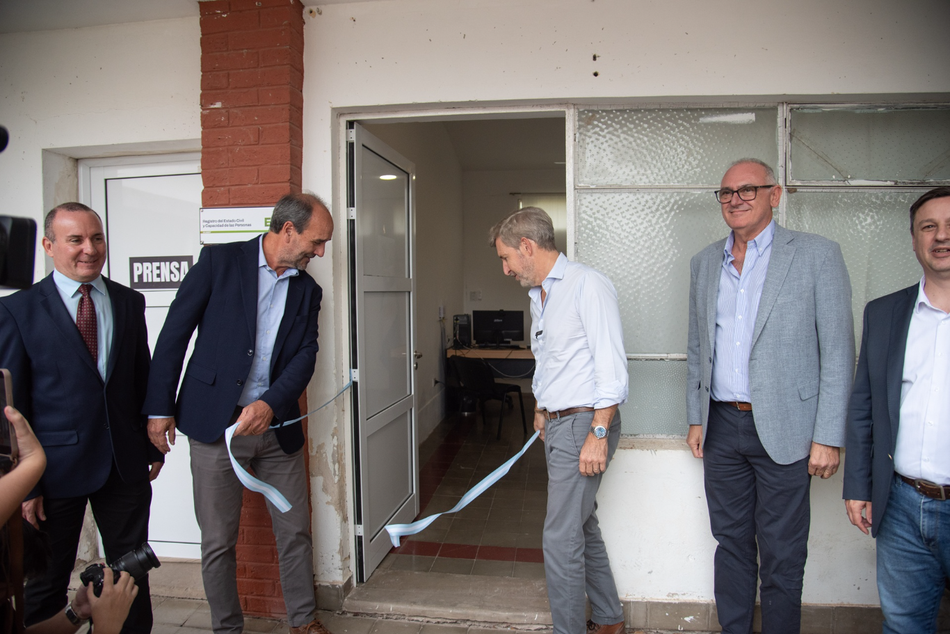 Frigerio inauguró una nueva oficina del Registro Civil en Gilbert