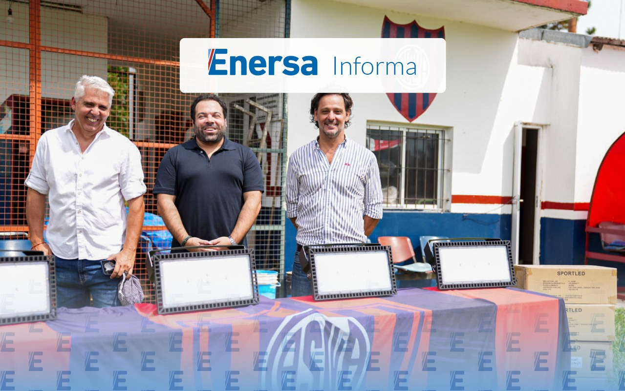 Enersa entregó luminarias al Club San Lorenzo de Concordia para mejorar el uso de su cancha