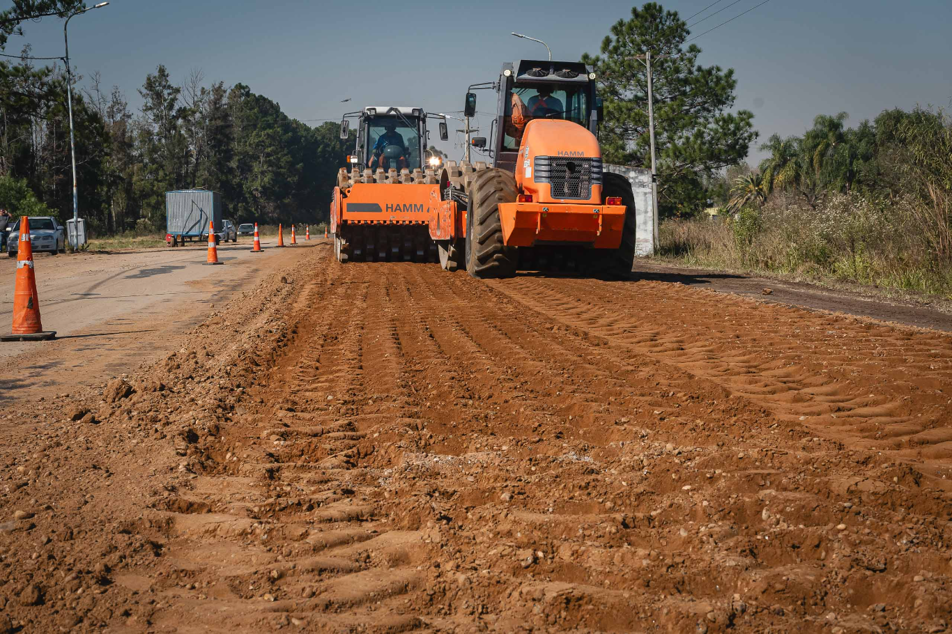 Con la intervención de la ruta 4 en Los Charrúas comenzó la segunda etapa de bacheo en diferentes pu