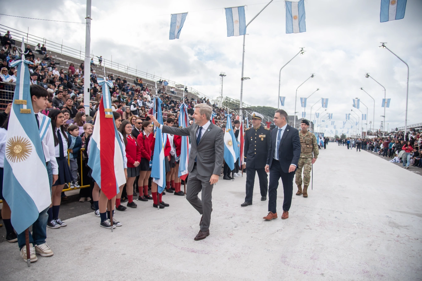 En los festejos por el 25 de Mayo, Frigerio hizo un fuerte llamado al diálogo y el consenso