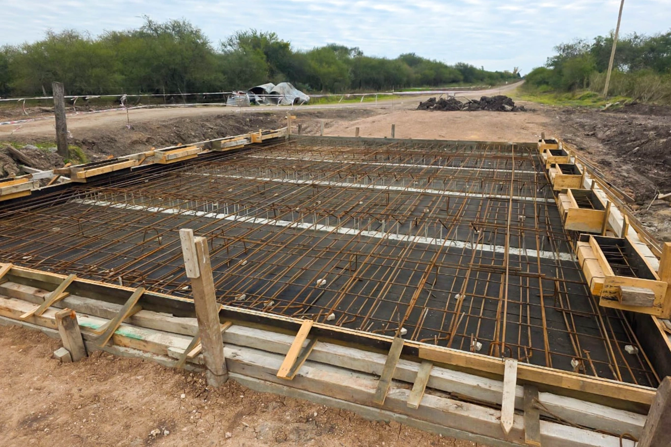 Avanza la construcción de cuatro calzadas sumergibles en el departamento Nogoyá