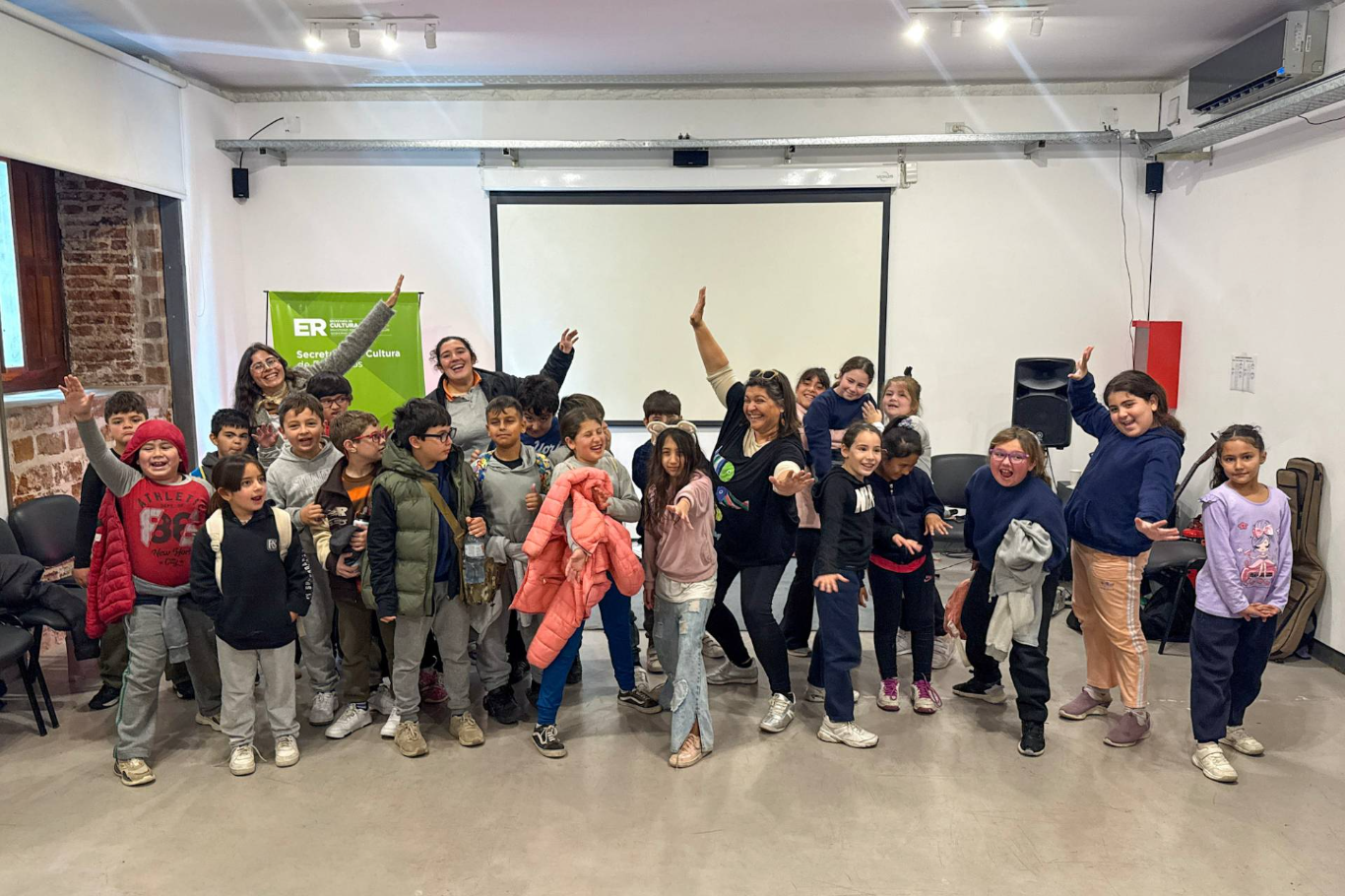 Las infancias de Paraná disfrutaron del canto y el baile en el Museo Casa de Gobierno