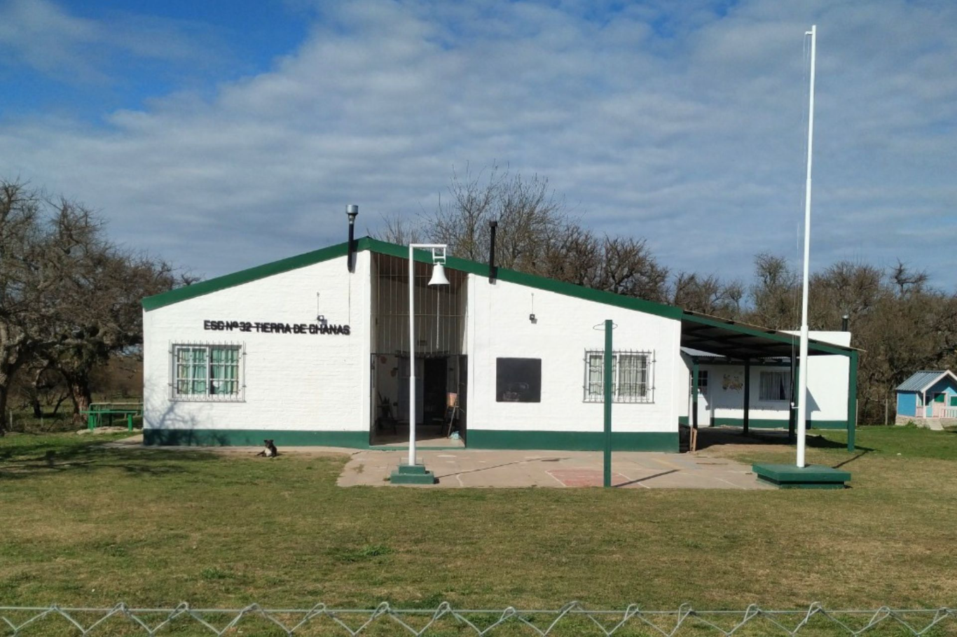 Ejecutan obras en escuela de Ceibas para fortalecer infraestructura y abastecimiento de agua