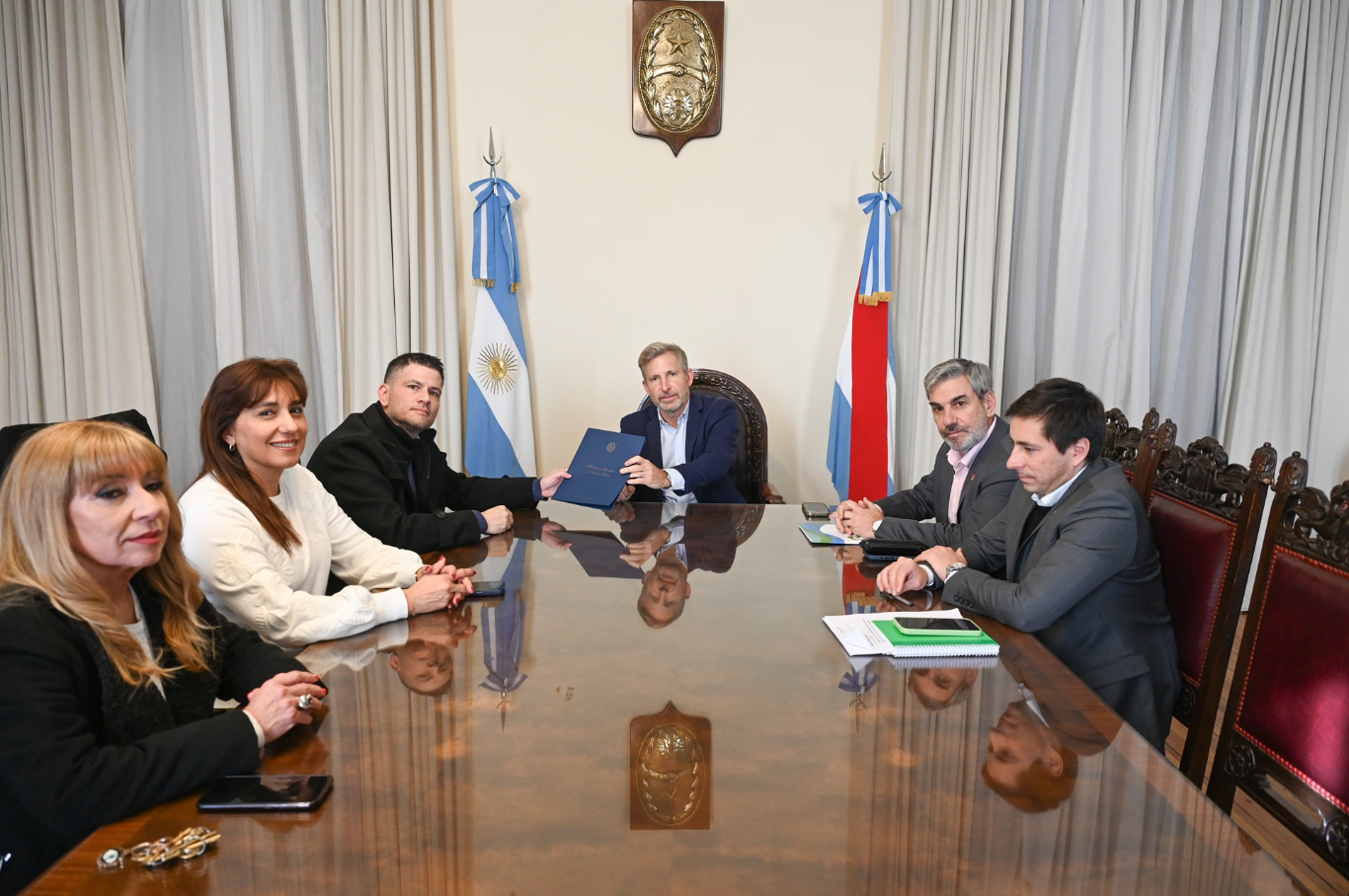 Frigerio firmó con el intendente de Feliciano un convenio para financiar obras de infraestructura sa