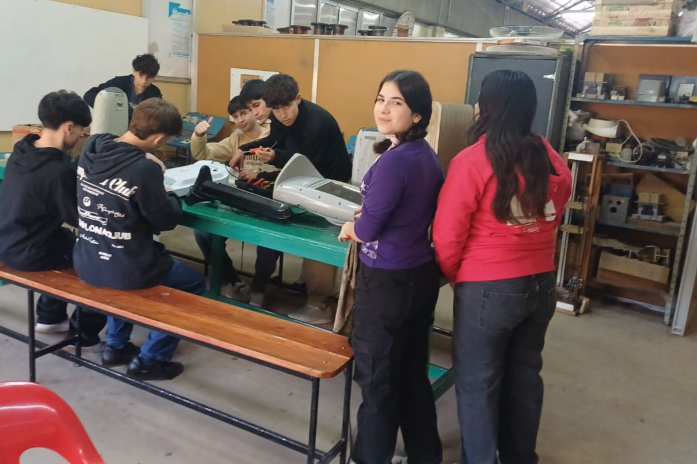 Estudiantes de la EET N° 1 Etchebarne de Villaguay reparan estufas y las entregan a jardines y escue
