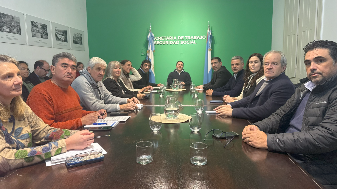 La provincia mejoró la propuesta salarial para los docentes y ratificó su compromiso con el diálogo