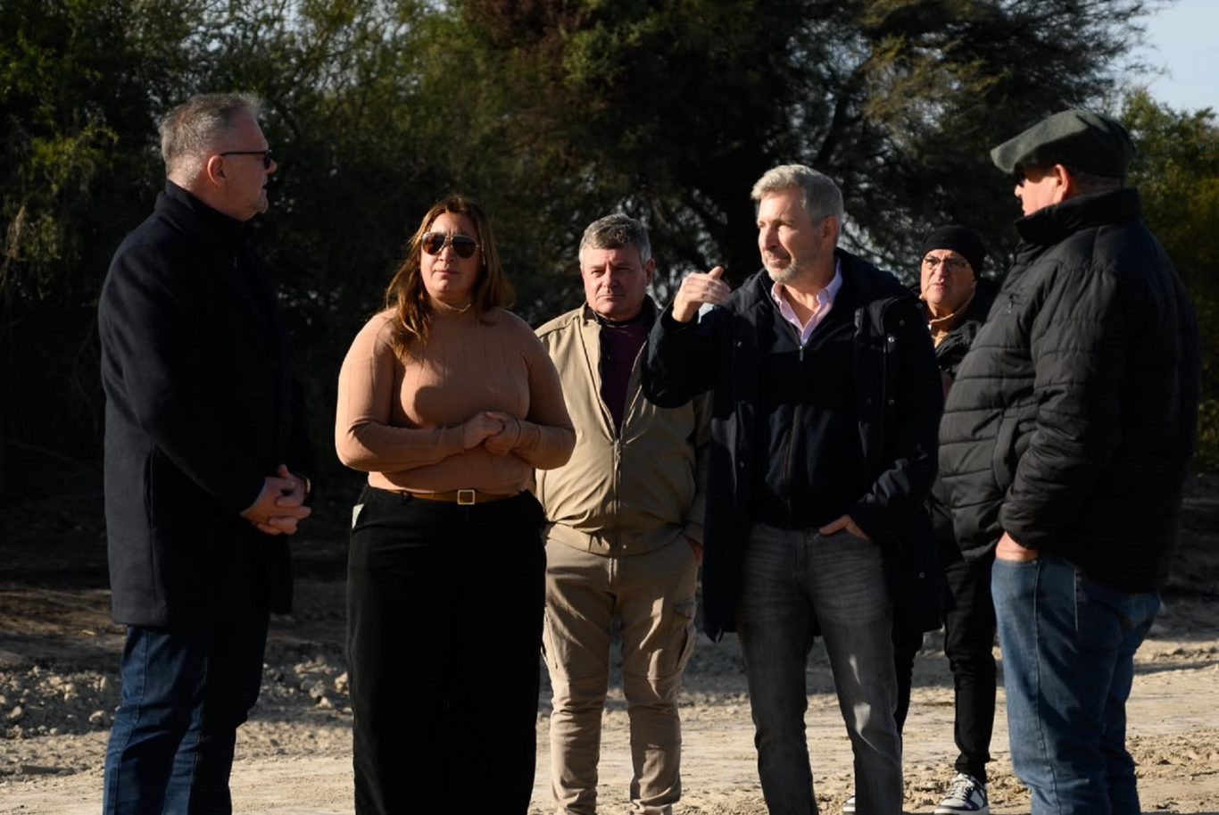 Frigerio recorrió las obras en el acceso pavimentado a Puerto Curtiembre