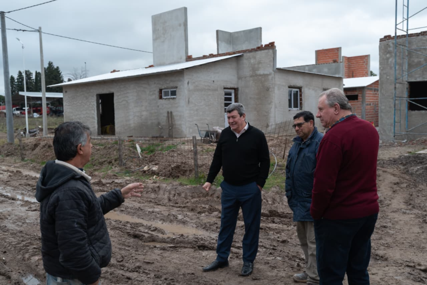Recorrieron la obra de 20 viviendas que la provincia construye en Lucas González