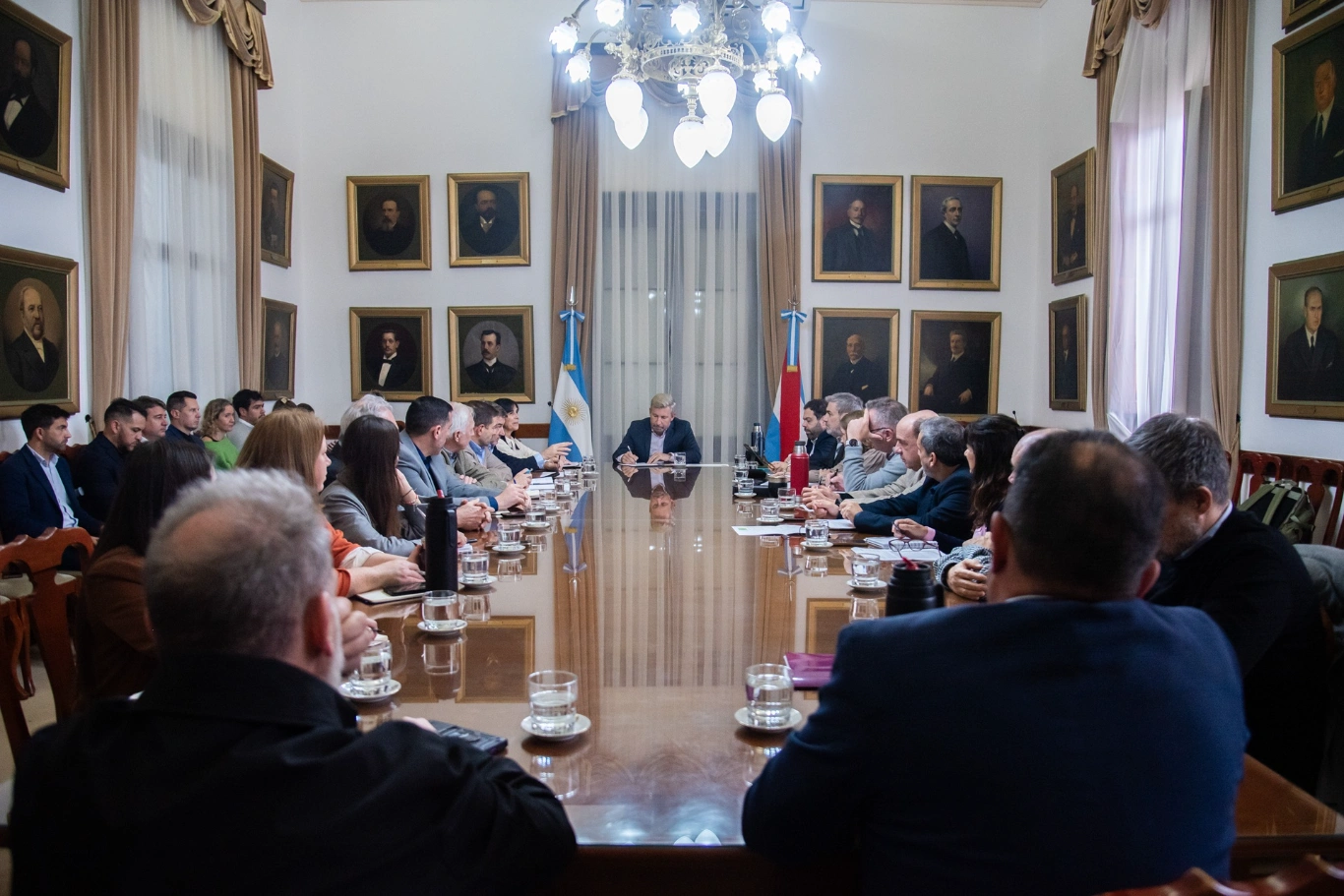 Frigerio encabezó una reunión de gabinete para coordinar acciones preventivas ante el fenómeno de El