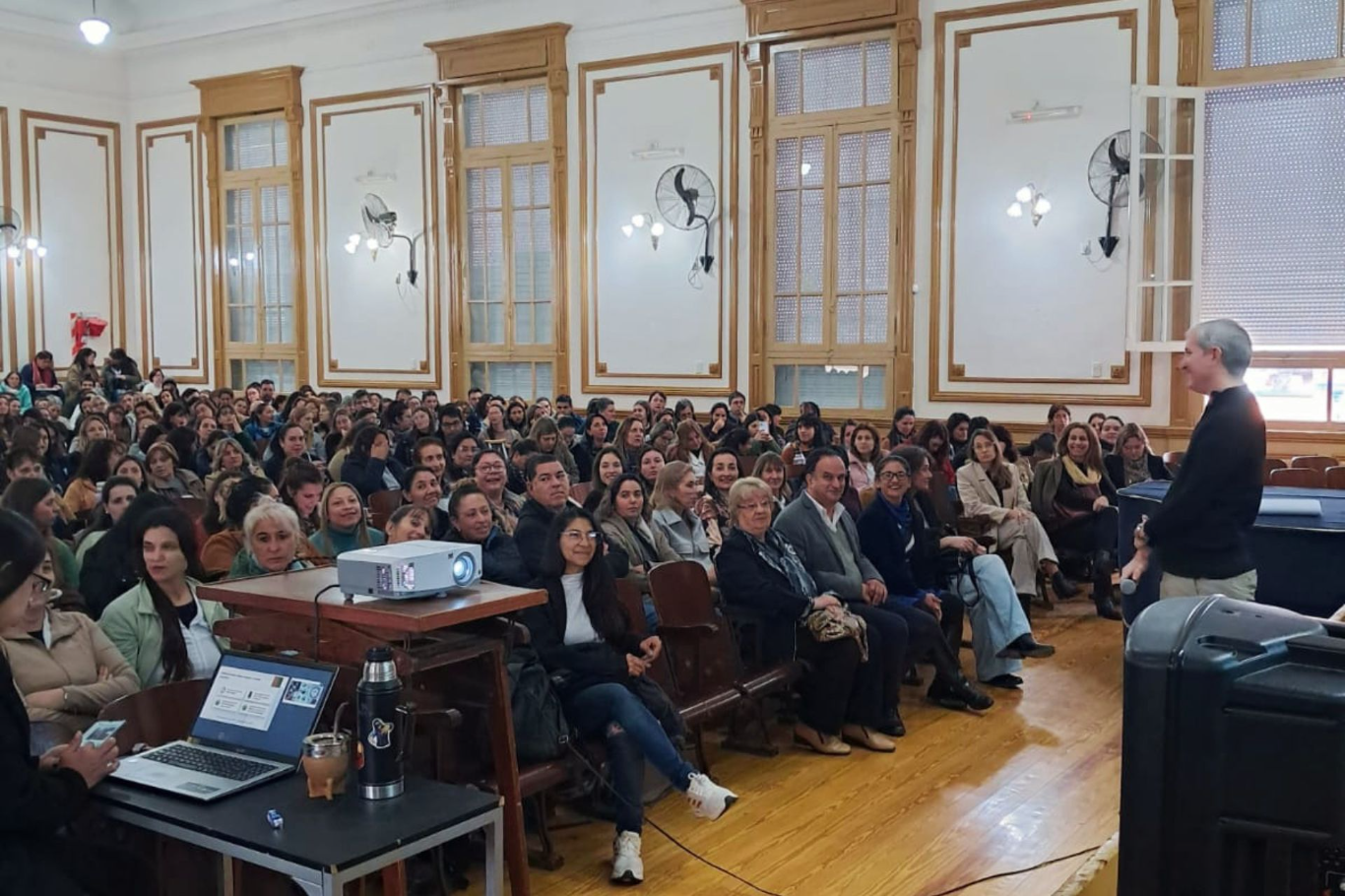 Más de 600 docentes participaron en Gualeguaychú de una jornada de #HablemosDe sobre consumos digitales y ciberbullying