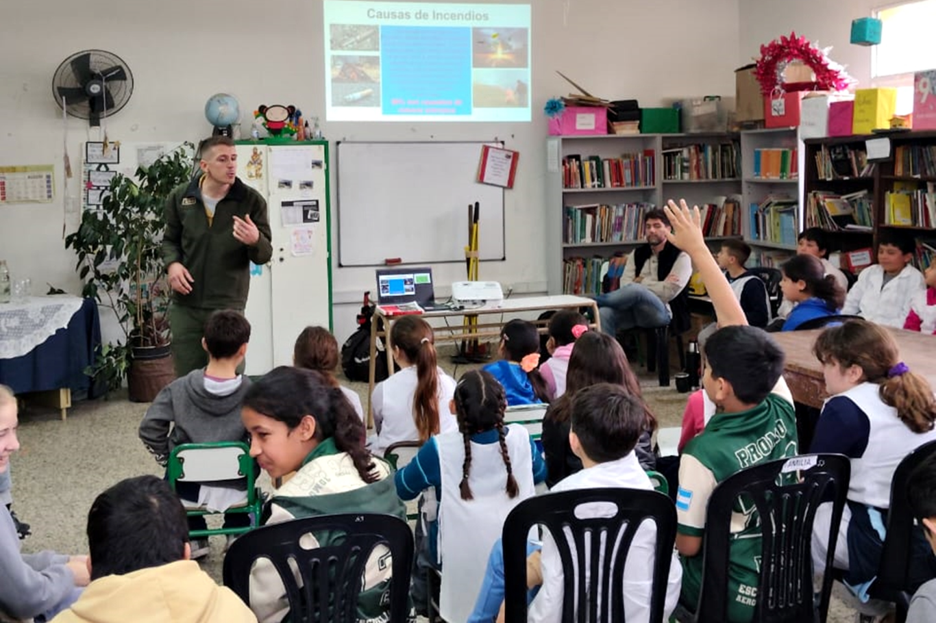 Visitan escuela de Tala para crear conciencia ambiental
