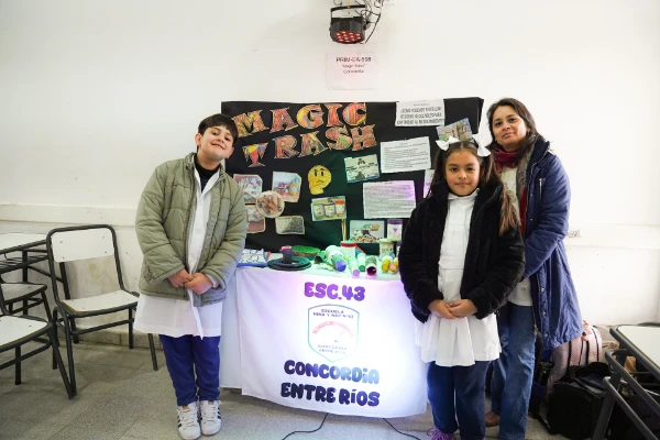 Estudiantes comparten experiencias y conocimientos en la Feria de Educación