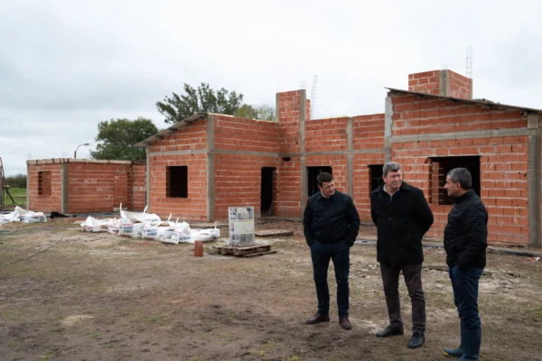 Avanza la construcción de 10 viviendas en Gobernador Mansilla