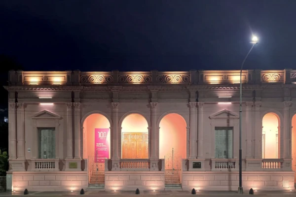 Enersa renovó la iluminación del Museo Provincial de Bellas Artes en el marco de su centenario