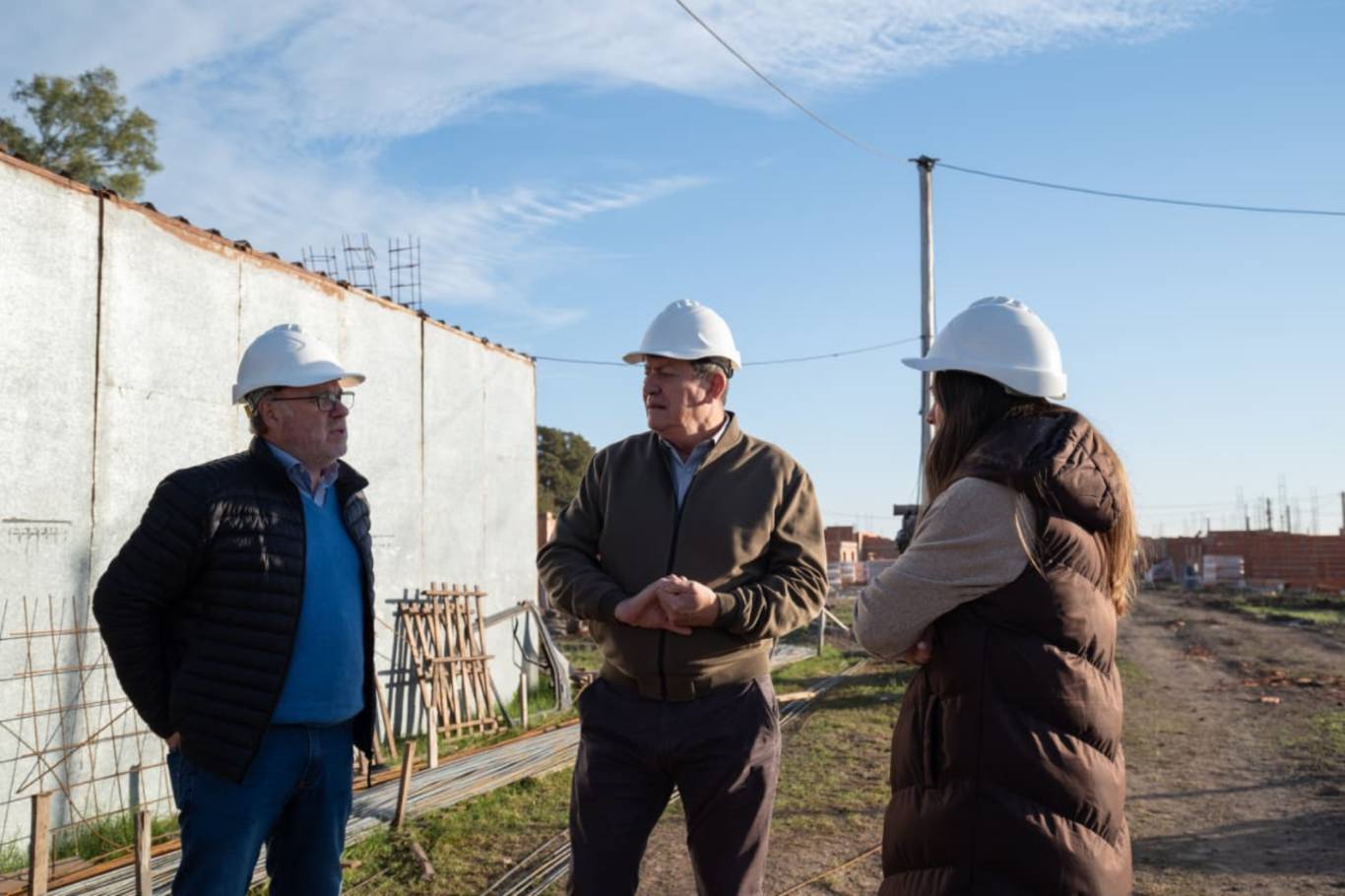 Autoridades del IAPV recorrieron viviendas que se construyen en Seguí financiadas por la provincia
